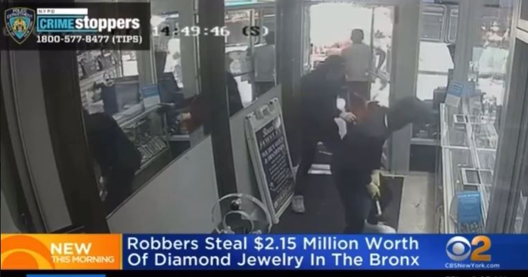Բրոնքսում 30 վայրկյանում թալանել են ոսկերչական խանութը (Տեսանյութ)