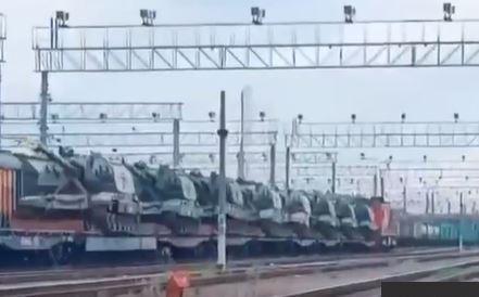 Ռուսական բանակային հսկա էշելոններ են շարժվում ուկրաինական ուղղությամբ (Տեսանյութ)