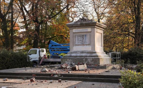 В Польше завели дело из-за таблички на месте памятника советским солдатам