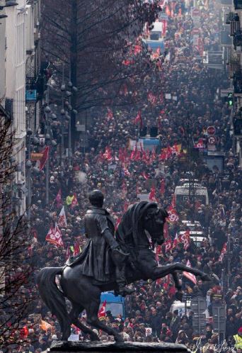 Ավելի քան 1 մլն մարդ Ֆրանսիայում դուրս է եկել հակակառավարական ցույցերի