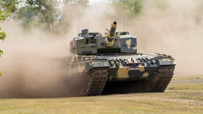 Германия «не будет стоять на пути», если Польша обратится за разрешением на отправку танков «Leopard» в Украину