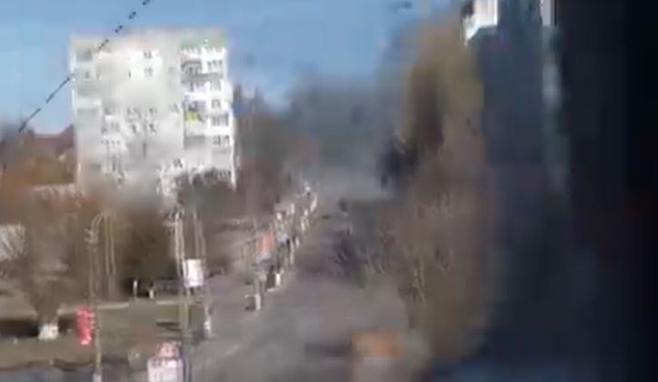 Ուկրաինացի զինվորականը նկարահանել է տանկի կրակոցն իր վրա (Տեսանյութ)