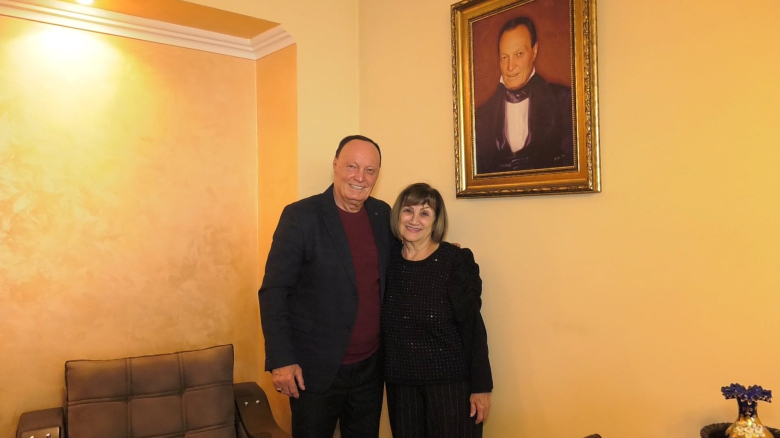 На первый гонорар я купил маме пальто, чтобы она не мерзла в своем залатанном жакете. Легенде футбола 77 лет